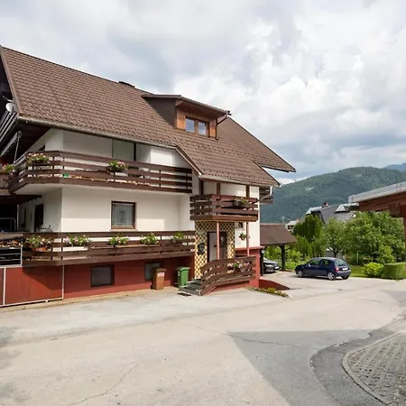 Ara Apartment *